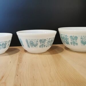 Pyrex Amish Butterprint mixing bowls
